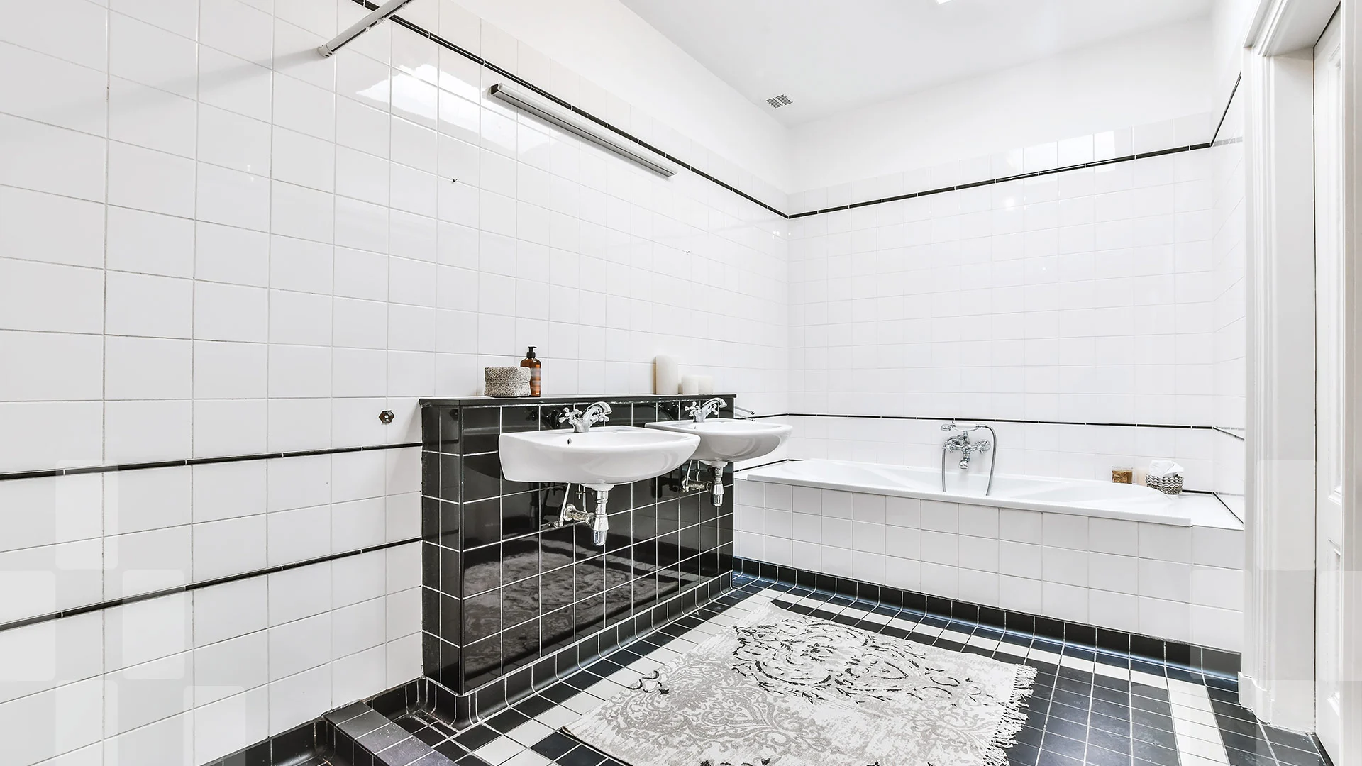 Luxurious Bathroom Tile Ideas That Will Elevate Your Space 14